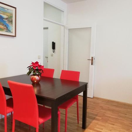 City Center Apartment Umag Buitenkant foto