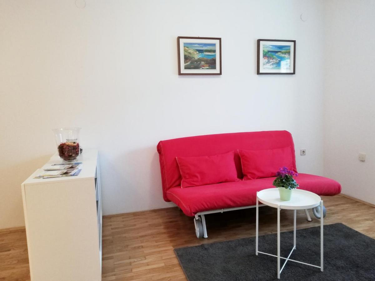 City Center Apartment Umag Buitenkant foto
